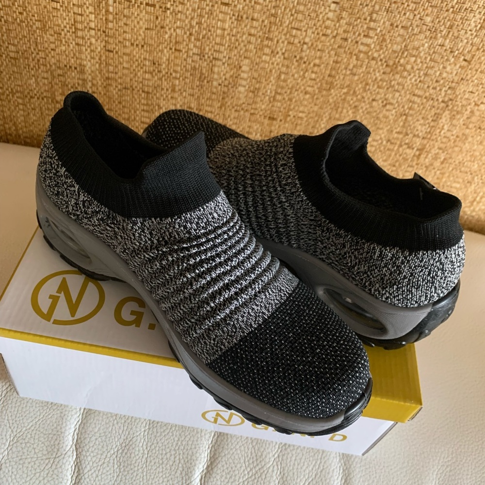 NWT G.N.D. Sneakers GOLDEN ROAD. Color Gray/Black. s10 (fit 9) Lightweight &Comf
